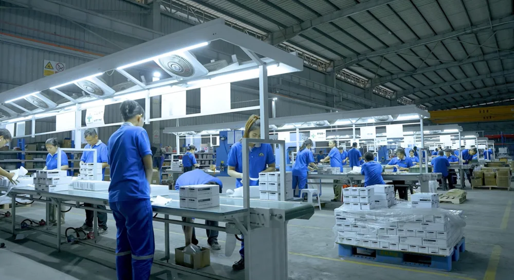 Sinppa employees assembling and packaging products on the factory production line